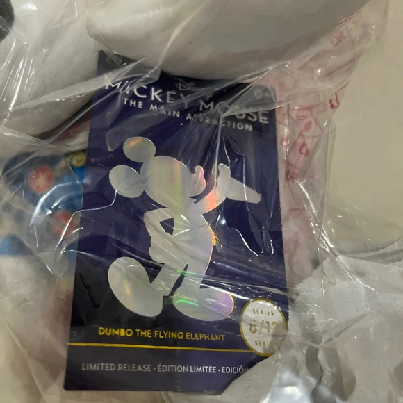 Mickey Main Attraction Dumbo themed plush - Picture 2 of 6